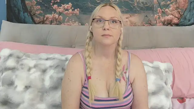 SaraBearXo online show from October 27, 2:01 pm