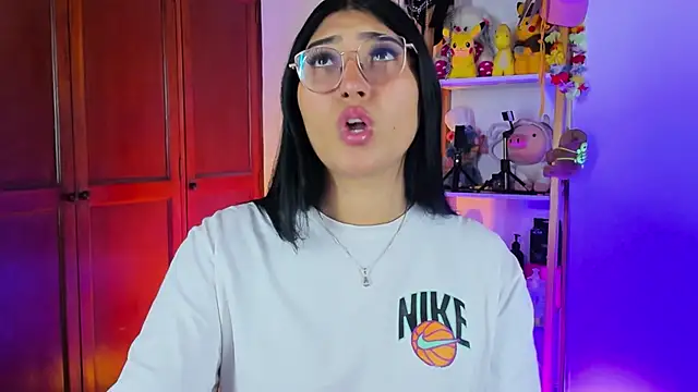 eymy-hadid online show from December 22, 9:18 pm