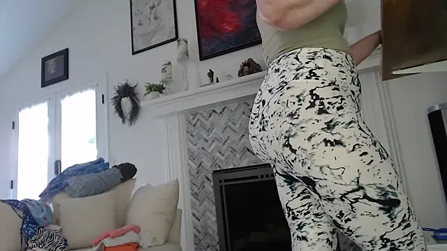 Snapshot of AuroraWillows chatting on October 4, 2:43 pm AuroraWillows online show from October 4, 2:43 pm