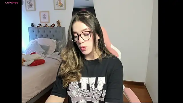 Snapshot of samysweet_8 chatting on September 16, 6:27 pm samysweet 8 online show from September 16, 6:27 pm