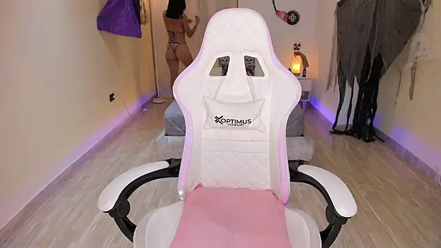 carleee winter online show from October 22, 2:27 am