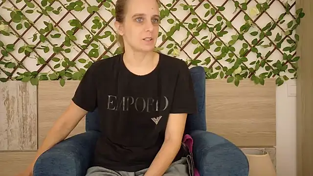 Chantalee online show from November 3, 7:34 am