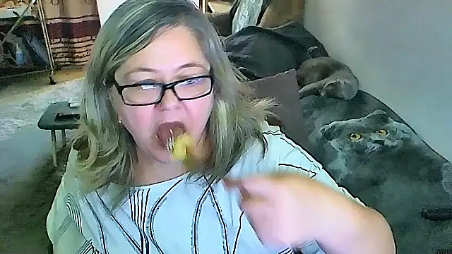 Snapshot of sex2 chatting on October 26, 5:47 am sex2 online show from October 26, 5:47 am