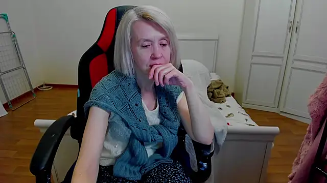 Snapshot of aminalive chatting on October 1, 5:07 pm aminalive online show from October 1, 5:07 pm