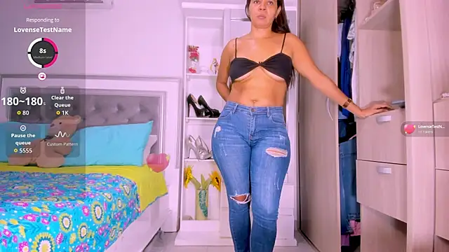 Snapshot of sharonDulce chatting on October 5, 2:05 am sharonDulce online show from October 5, 2:05 am