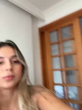 oriana zoeee online show from April 16, 10:45 pm