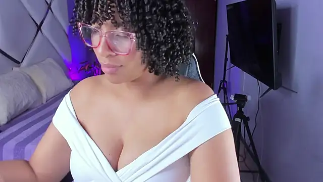 Snapshot of DannaBerry chatting on October 1, 8:14 pm DannaBerry online show from October 1, 8:14 pm