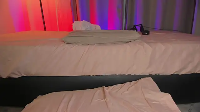 Snapshot of hot_booty_ chatting on October 23, 11:33 pm hot booty  online show from October 23, 11:33 pm