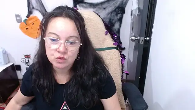 Sonialorens  online show from November 2, 11:19 pm