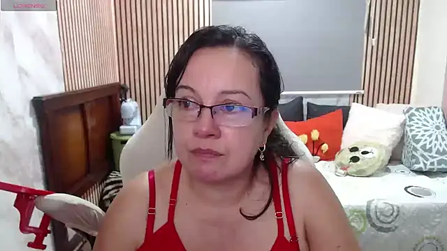Sonialorens  online show from June 1, 10:32 pm