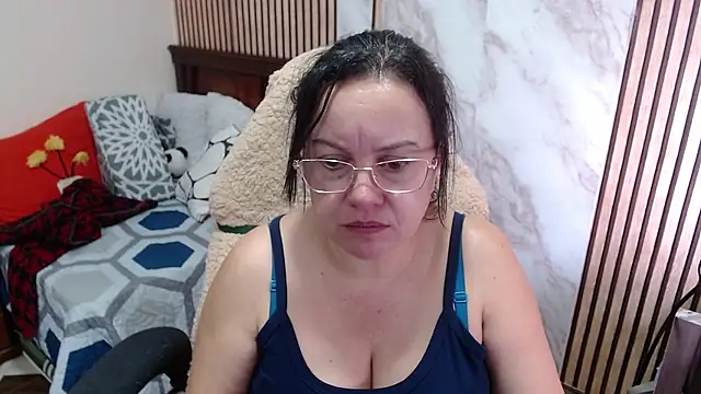 Sonialorens  online show from February 5, 8:45 pm