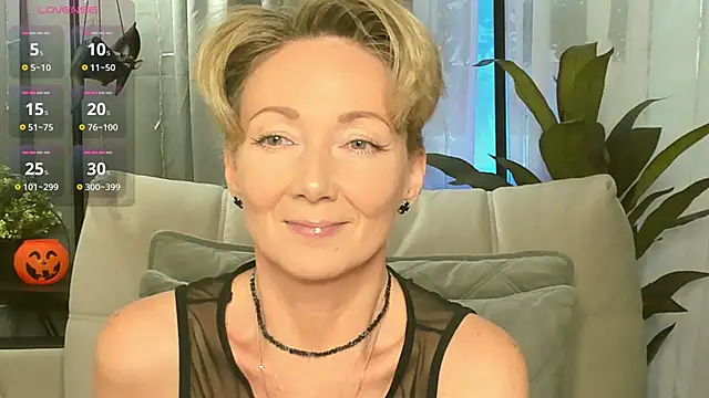 Snapshot of AkexandraFix chatting on October 31, 1:04 pm AkexandraFix online show from October 31, 1:04 pm