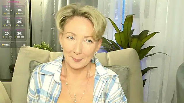 Snapshot of AkexandraFix chatting on October 10, 1:05 pm AkexandraFix online show from October 10, 1:05 pm