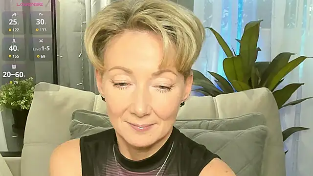 Snapshot of AkexandraFix chatting on October 17, 1:03 pm AkexandraFix online show from October 17, 1:03 pm