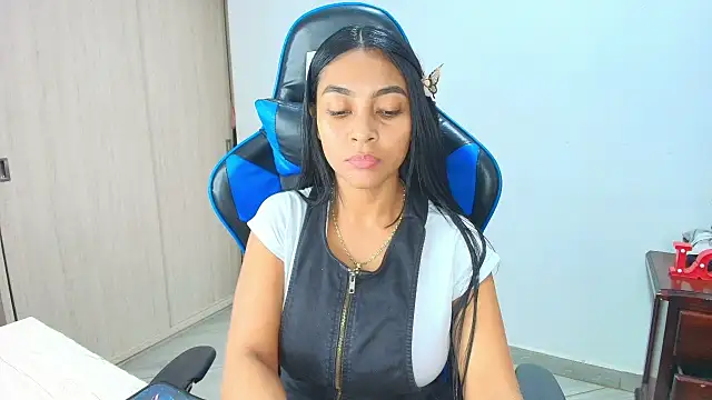 sophiax-x online show from October 3, 7:52 pm