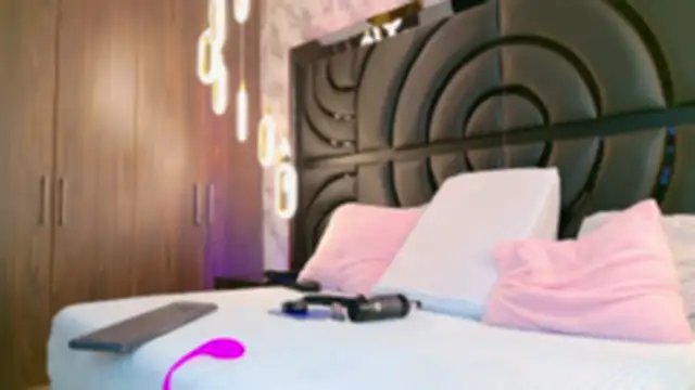 sarahgrey18 online show from September 15, 11:40 am