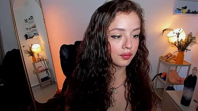 Cassandra Caiin online show from November 6, 5:30 pm