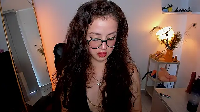 Cassandra Caiin online show from November 19, 4:18 pm