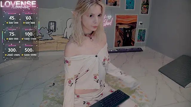 Snapshot of Careful_i_bite chatting on September 24, 6:01 am Careful i bite online show from September 24, 6:01 am