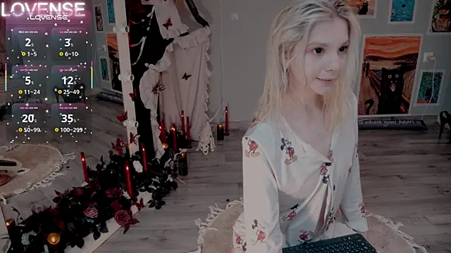 Snapshot of Careful_i_bite chatting on October 29, 6:07 am Careful i bite online show from October 29, 6:07 am