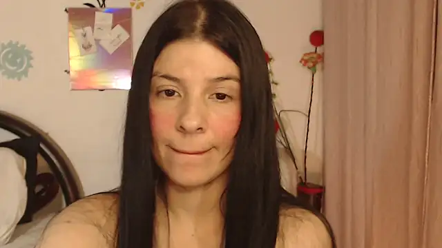 Snapshot of Estefani_32 chatting on October 7, 4:33 pm Estefani 32 online show from October 7, 4:33 pm