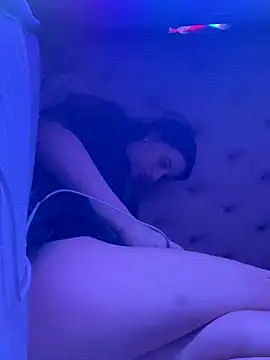 Snapshot of Flossy_Vettie chatting on October 13, 3:47 pm Flossy Vettie online show from October 13, 3:47 pm