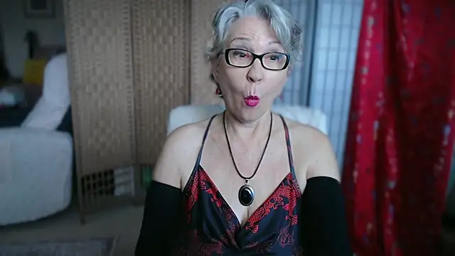 petradaniels online show from April 17, 8:00 pm