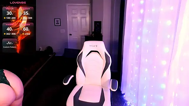 Snapshot of britteebee chatting on October 16, 8:28 am britteebee online show from October 16, 8:28 am