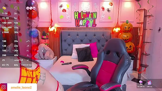 Snapshot of AMELIELEONE chatting on October 22, 12:32 pm AMELIELEONE online show from October 22, 12:32 pm