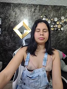 olivia love  online show from May 28, 6:28 pm