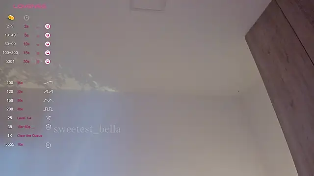 Snapshot of sweetest_bella chatting on October 9, 9:19 pm sweetest bella online show from October 9, 9:19 pm