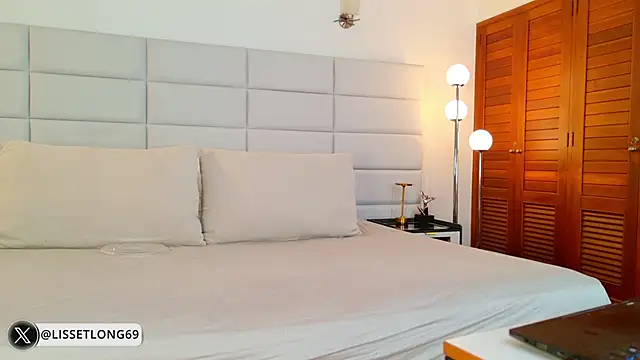 lissetlong69 online show from February 24, 11:47 pm