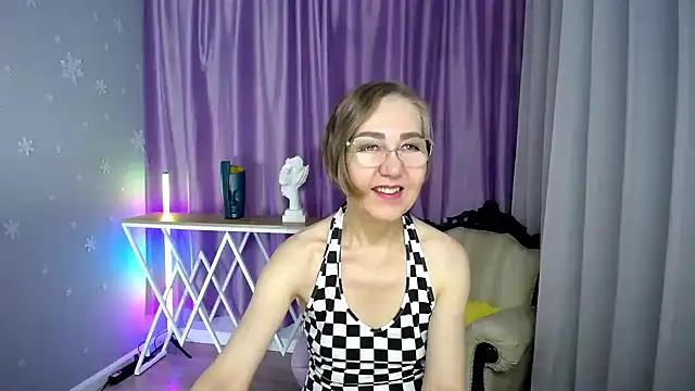 queen a n i online show from October 31, 1:48 pm