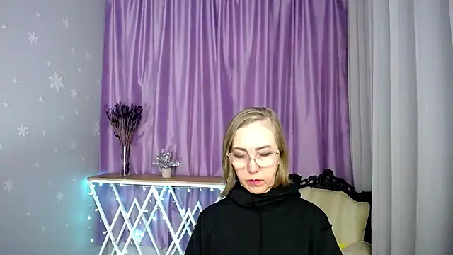 queen a n i online show from April 14, 11:54 am