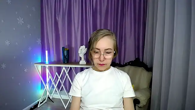 queen a n i online show from October 22, 11:48 am