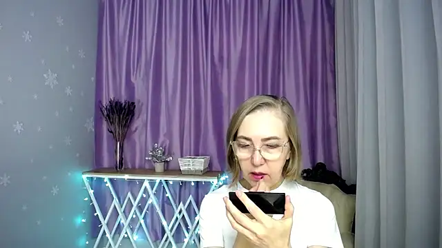 queen a n i online show from March 29, 8:24 am