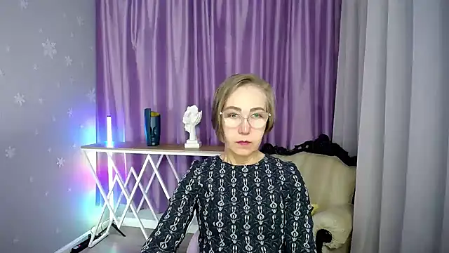 queen a n i online show from October 14, 12:30 pm