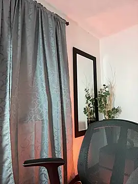 kem hott online show from March 12, 6:49 am