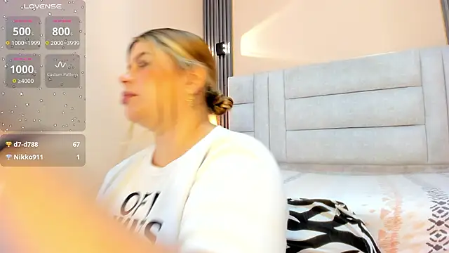 EYMI TOMSOM online show from December 4, 11:56 am