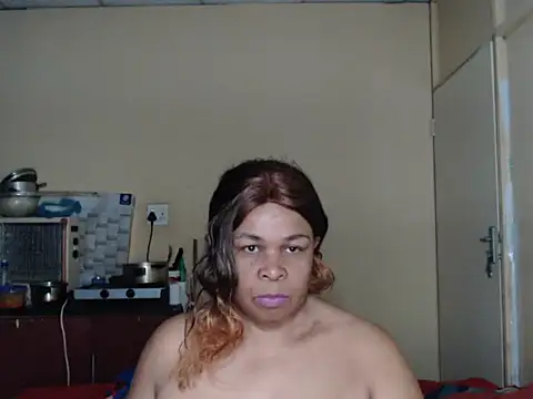 Snapshot of Mydreamgirrl chatting on October 6, 12:27 am Mydreamgirrl online show from October 6, 12:27 am