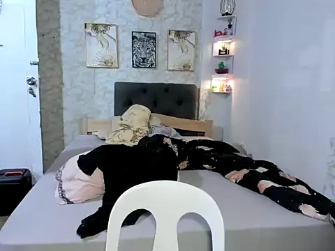 Hebefemme online show from February 3, 9:47 am