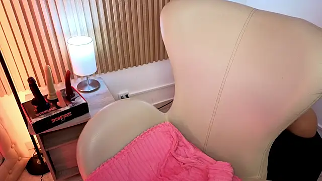 Snapshot of MarianL0ve chatting on October 2, 12:54 pm MarianL0ve online show from October 2, 12:54 pm