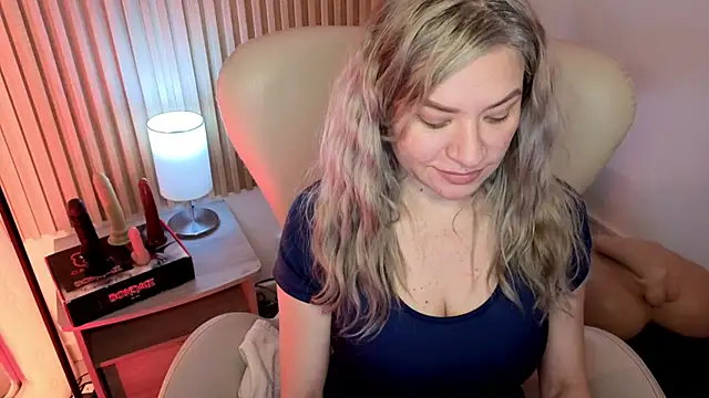 Snapshot of MarianL0ve chatting on October 19, 12:40 pm MarianL0ve online show from October 19, 12:40 pm