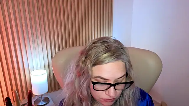 Snapshot of MarianL0ve chatting on October 6, 1:17 pm MarianL0ve online show from October 6, 1:17 pm