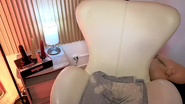 Snapshot of MarianL0ve chatting on October 12, 3:25 pm MarianL0ve online show from October 12, 3:25 pm