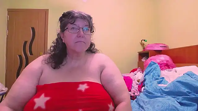 HugeTits online show from October 14, 12:02 am