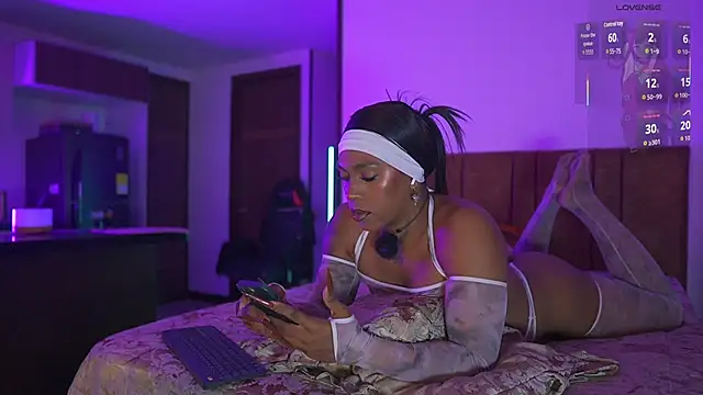 Snapshot of AmberRaus chatting on October 29, 1:54 am AmberRaus online show from October 29, 1:54 am