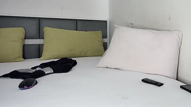 Snapshot of miatemptress69 chatting on September 22, 9:08 am miatemptress69 online show from September 22, 9:08 am