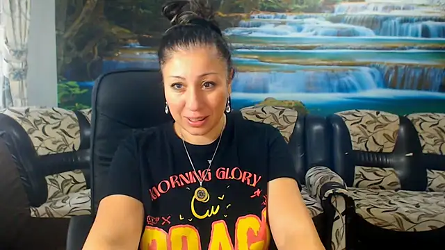 MoistMady online show from October 8, 7:02 am