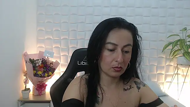 Snapshot of sahara1802 chatting on September 19, 8:52 pm sahara1802 online show from September 19, 8:52 pm